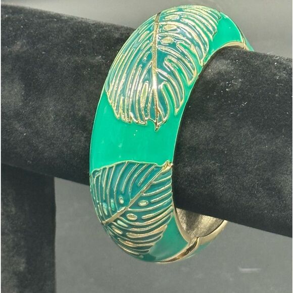 Sequin Neiman Marcus Enamel Green Gold Monstera Leaf Hinged Bangle Bracelet NWOT - Picture 6 of 8